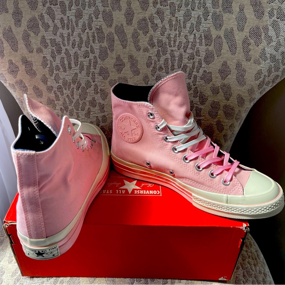 CHUCKS! Baby pink Chucks with ombré laces!!!! These are so cute!